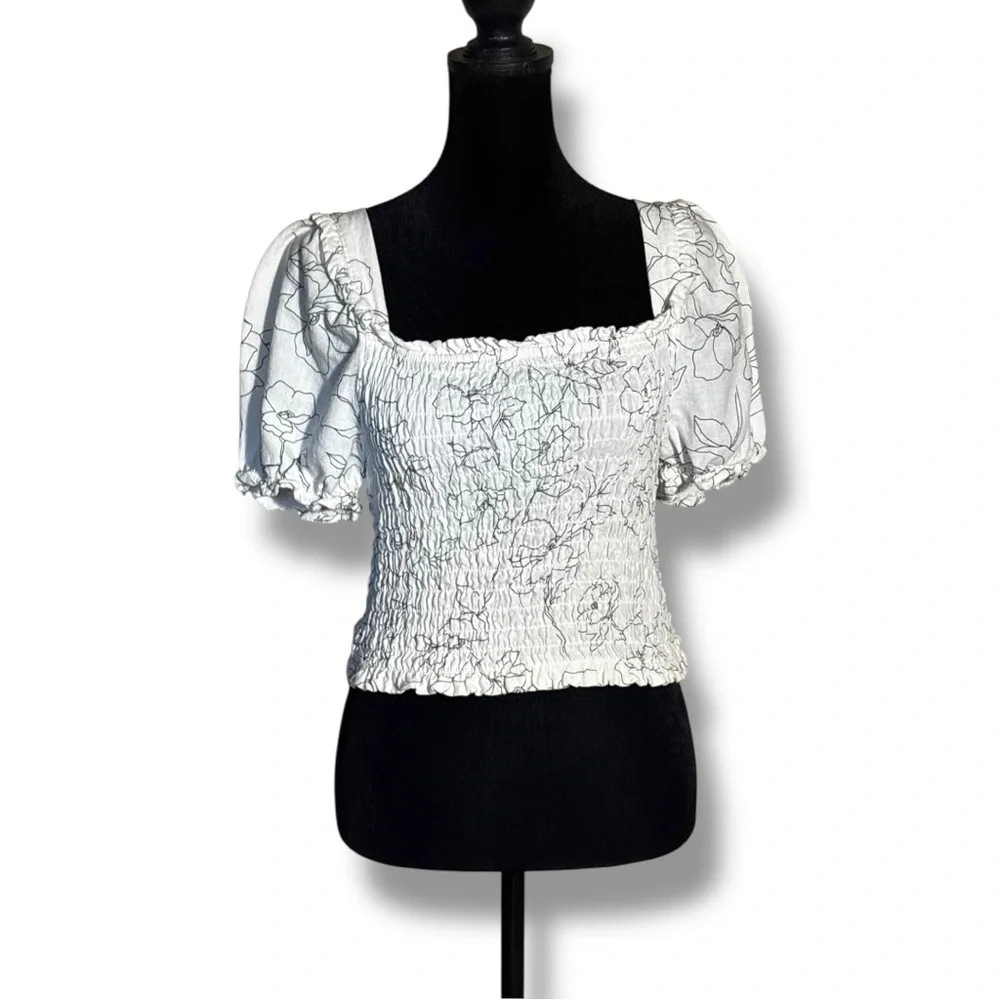 Monteau Los Angles White & Black Floral Line Pattern Puff Sleeves Smocked Blouse - Picture 1 of 16